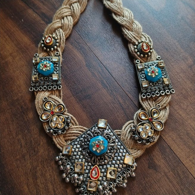 Jute necklace with beads (Copy)