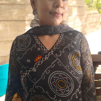 Black anghrakha bandhini